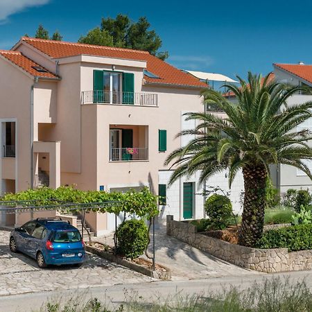 Apartments Seric Vrboska Exterior photo